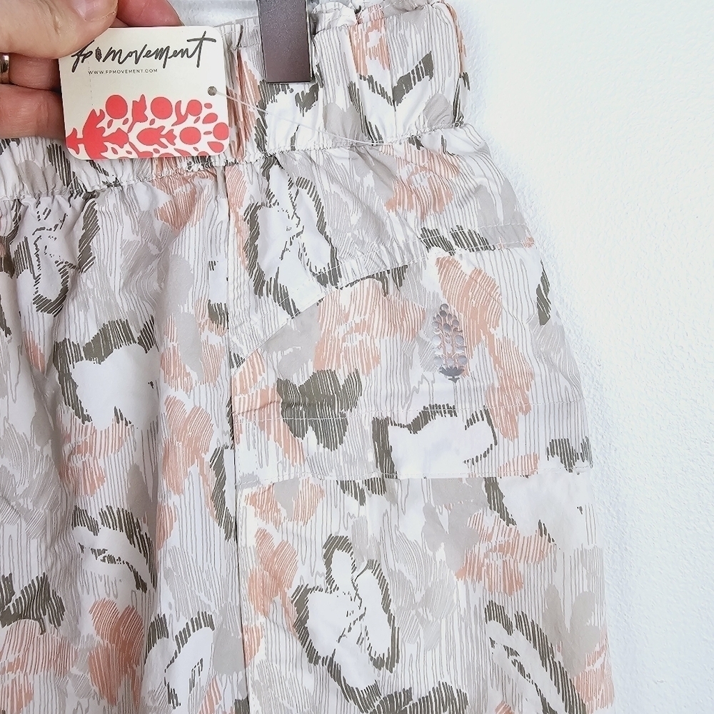 Free People Movement In The Wild Printed Shorts - Ivory Combo - NWT size Small - Picture 7 of 16